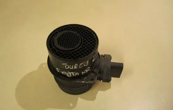 Volkswagen Touareg I Mass air flow meter 074906461B