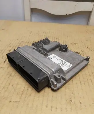 Skoda Fabia Mk2 (5J) Engine control unit/module 03P906021AN 03P906021L 28307850