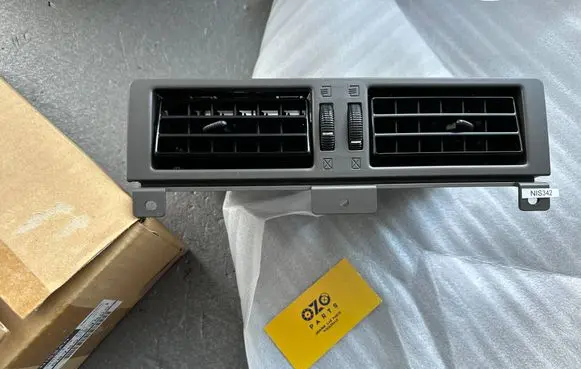 Nissan Terrano Dash center air vent grill 6875023G00