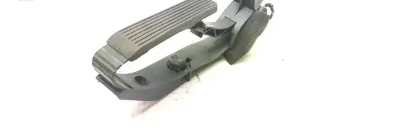 Mercedes-Benz E W211 Accelerator throttle pedal A2033000104