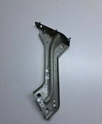 Audi Q5 SQ5 Fender mounting bracket 8R0821136