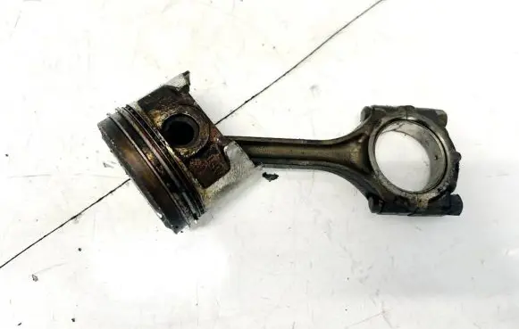 Mitsubishi Colt Piston with connecting rod