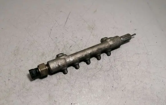 Toyota Avensis T250 Fuel main line pipe 8945871010