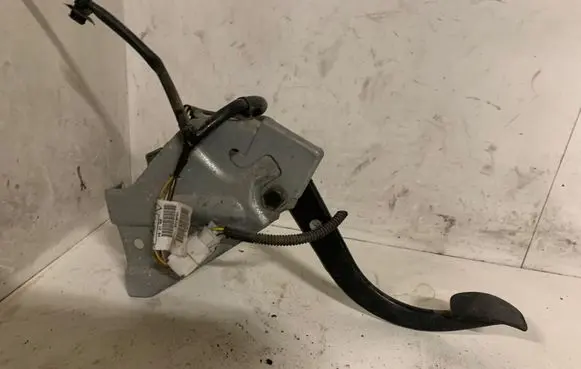 Renault Trafic II (X83) Brake pedal 8200320520