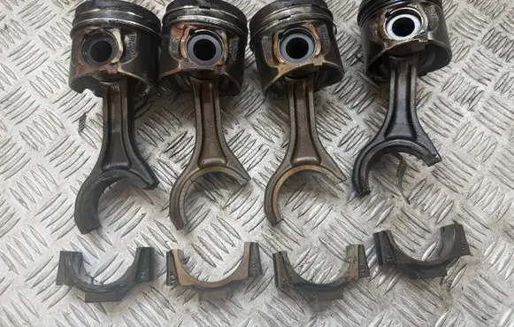 Volvo XC60 Piston with connecting rod