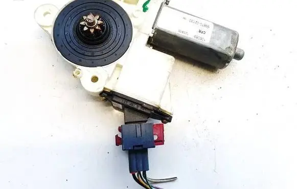 Toyota Corolla E120 E130 Front door window regulator motor 6981002130