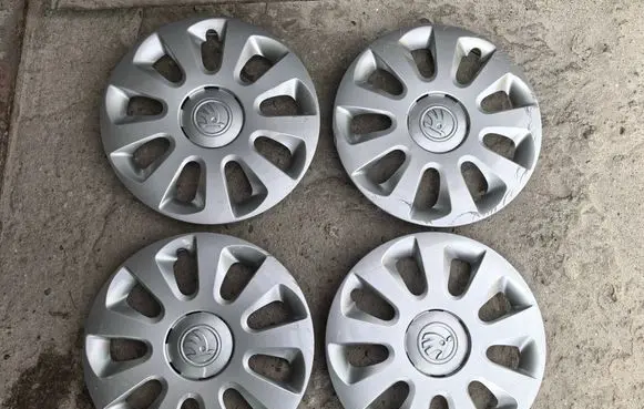Skoda Citigo R14 wheel hub/cap/trim 1ST601147A