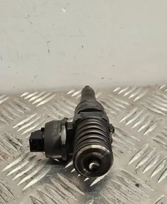 Audi A4 S4 B6 8E 8H Fuel injector 038130073BJ