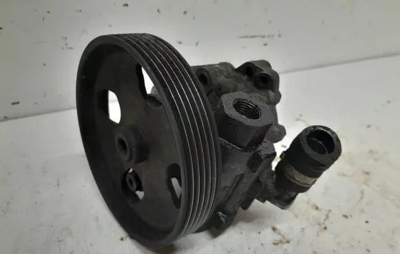 Peugeot 807 Power steering pump 9647983580