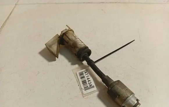 Ford Focus C-MAX Front door lock (next to the handle)