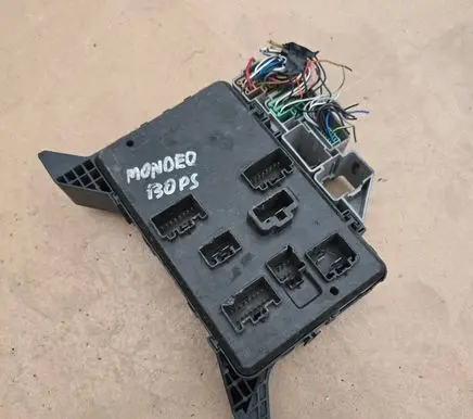 Ford Mondeo Mk III Fuse module 1S7T14A073AF 272189