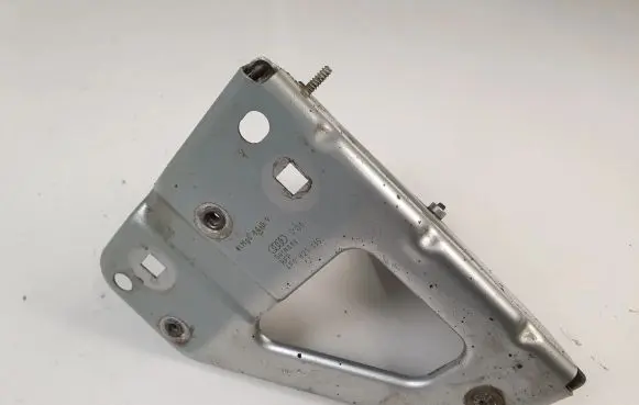Audi A6 S6 C6 4F Fender mounting bracket 4F0821135