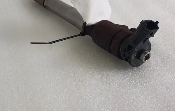 Maserati Levante Fuel injector 35062015F 0445110523