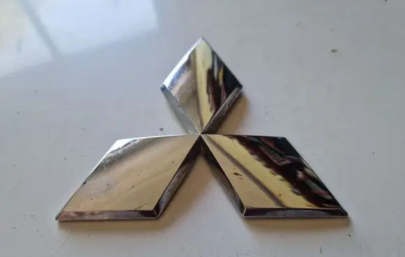 Mitsubishi L200 Manufacturers badge/model letters 