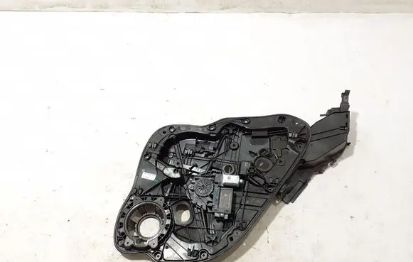 Rear window lifting mechanism without motor