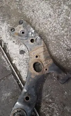 Toyota Avensis T270 Front lower control arm/wishbone