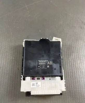 Toyota C-HR II Antenna control unit 89221F4230 63573311