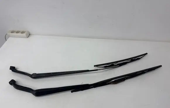 Toyota Picnic Front wiper blade arm