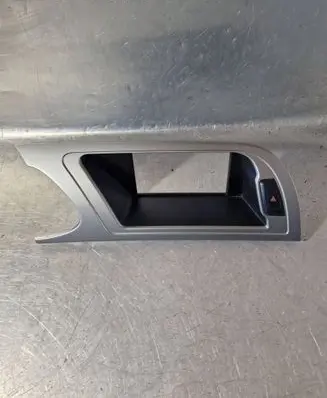 Radio/GPS head unit trim