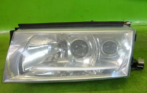 Skoda Octavia Mk1 (1U) Headlight/headlamp 1U1941015G