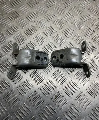 Nissan Navara D40 Front door hinge set 