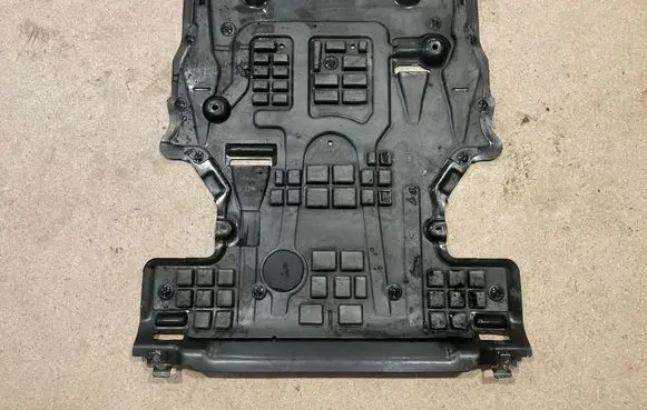 Mercedes-Benz GLE W167 Engine splash shield/under tray A1675200100