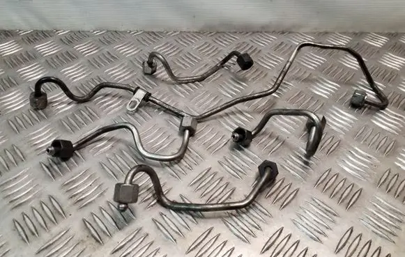 Mazda 6 Fuel injector supply line/pipe 