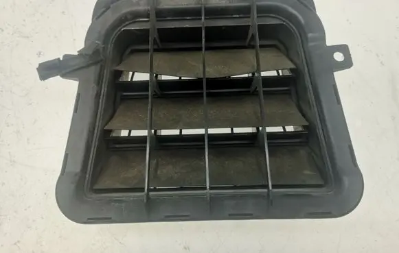 Audi A5 8T 8F Quarter panel pressure vent 8K0819181B
