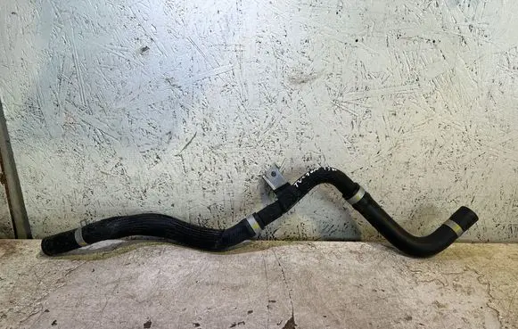 Engine coolant pipe/hose