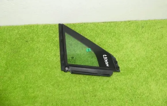 Hyundai Santa Fe Front door window glass four-door 82580-S1000