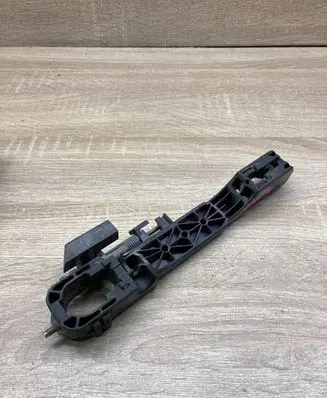 Nissan Primera Front door exterior handle/bracket 80610AV600 RIGHTSIDE
