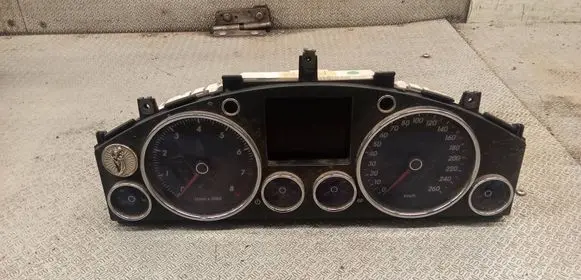 Volkswagen Touareg I Speedometer (instrument cluster) 7L6920880