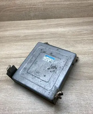 Mazda 323 Engine control unit/module ECU Z50918881B E2T81671M