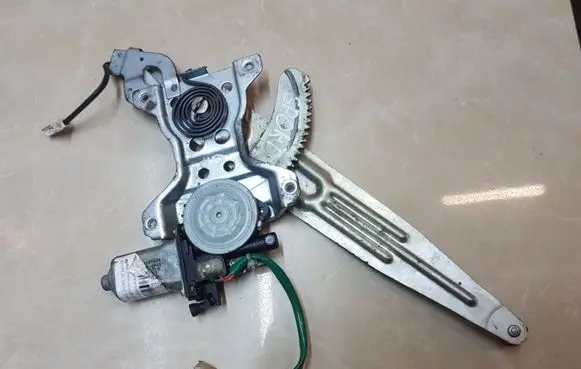 Mitsubishi Pajero Sport I Rear door window regulator motor