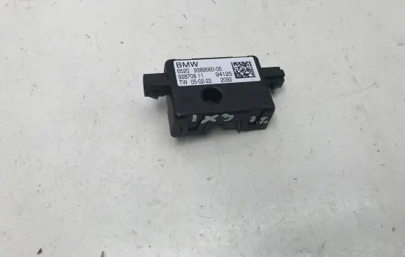 BMW iX3 G08 Aerial antenna amplifier 9389560 92870811