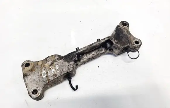 Peugeot 207 Engine mounting bracket 9654165780