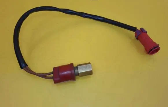 Audi 80 90 B3 Air conditioning (A/C) pressure sensor 8A0959482AA