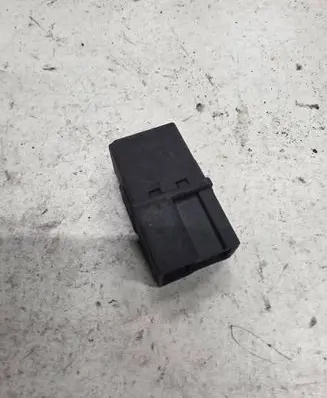 Mitsubishi Space Star Other relay MB953382