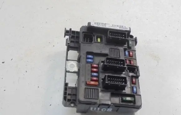 Peugeot Partner Fuse box set 9650618480