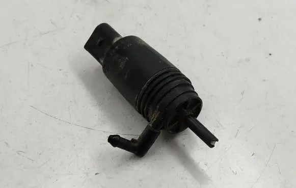 BMW 5 E60 E61 Windscreen/windshield washer pump 8377612