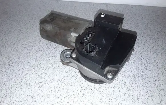 BMW 5 E39 Wiper motor 8361640