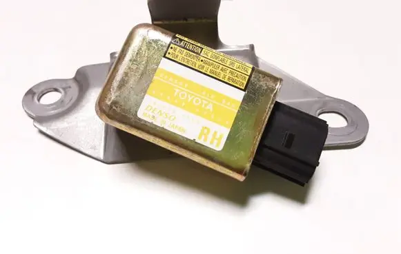 Toyota Land Cruiser (J120) Airbag deployment crash/impact sensor 8986060020 1879000450