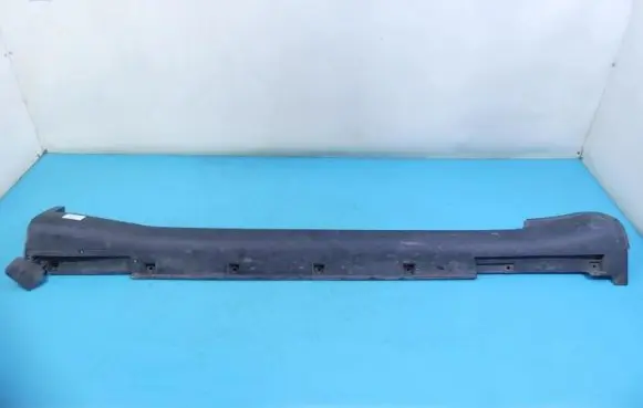 Foot area side trim