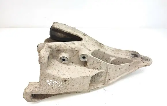 Volkswagen Transporter - Caravelle T5 Engine mounting bracket 7E0199370