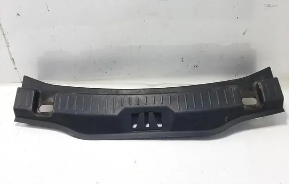Trunk/boot sill cover protection