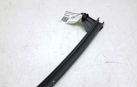 Toyota Prius (XW50) Other front door trim element 6740347050