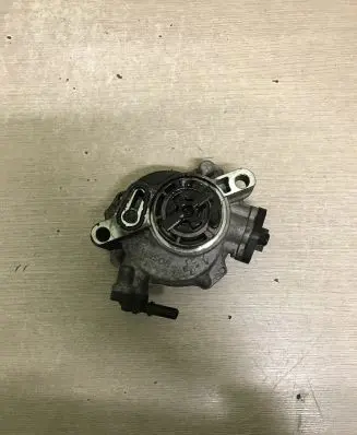 Peugeot 308 Vacuum pump 9804021880