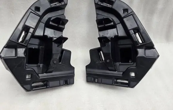 Skoda Kamiq Front bumper mounting bracket 658807723A 658807724A