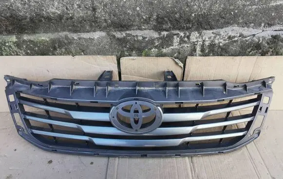 Toyota Hilux (AN10, AN20, AN30) Front bumper upper radiator grill 531110K480 531000K620