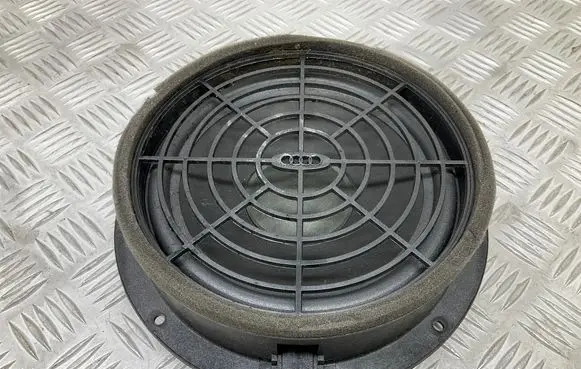 Audi Q3 8U Front door speaker 8R0035415